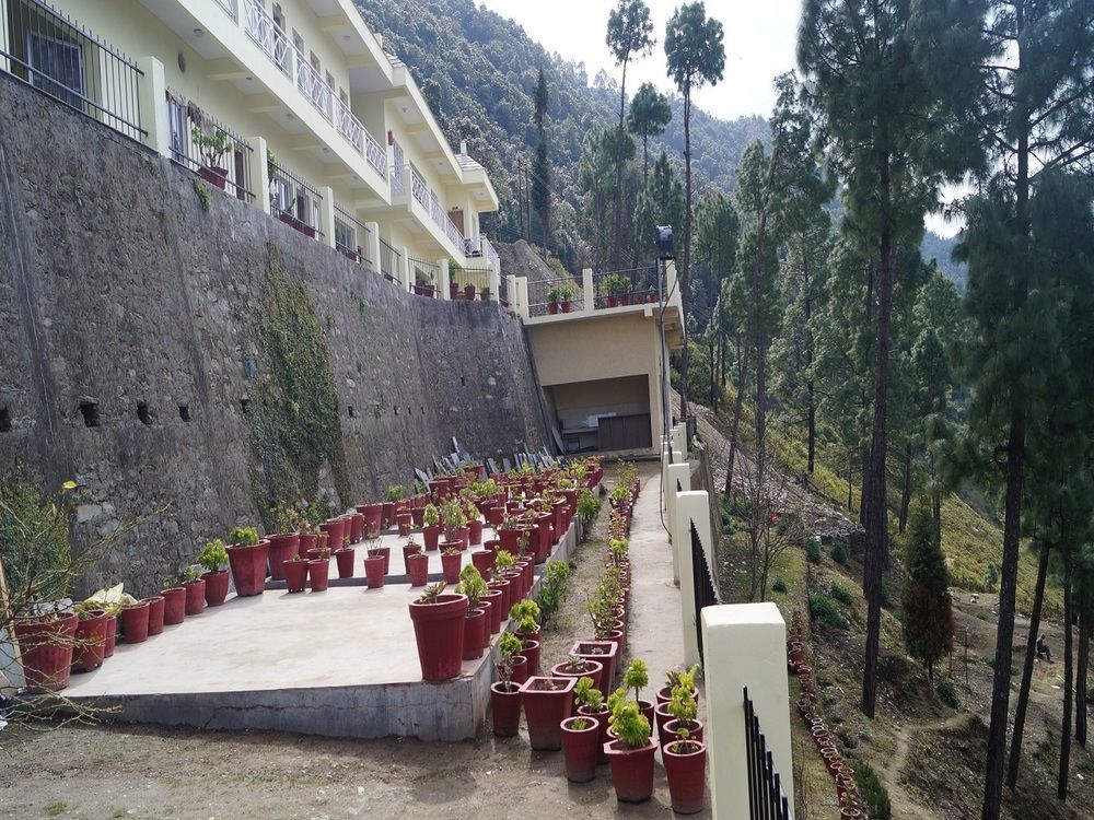 V Resorts Mumukshu Pauri Exteriör bild
