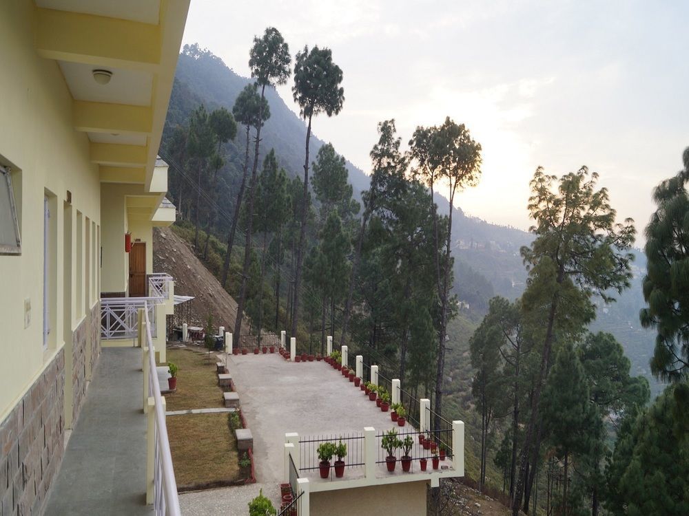 V Resorts Mumukshu Pauri Exteriör bild